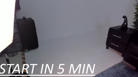 Snapshot of aaron_whitee chatting on 12.31.24 Aaron online show from 12.31.24