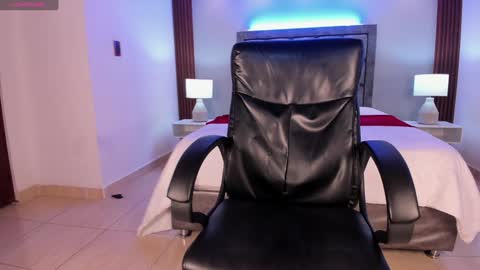 Snapshot of aaron_whitee chatting on 01.14.25 Aaron online show from 01.14.25