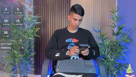 Snapshot of aaron_whitee chatting on 12.18.25 Aaron online show from 12.18.25