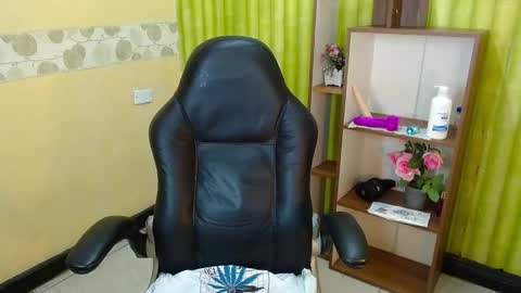 Snapshot of aaronbakers chatting on 12.14.24 im NiallDun online show from 12.14.24