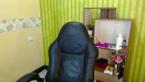 Snapshot of aaronbakers chatting on 12.19.24 im NiallDun online show from 12.19.24