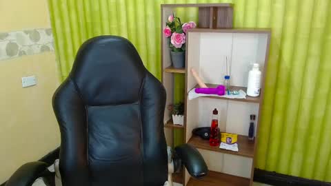 Snapshot of aaronbakers chatting on 01.12.25 im NiallDun online show from 01.12.25