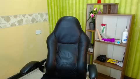 Snapshot of aaronbakers chatting on 01.14.25 im NiallDun online show from 01.14.25