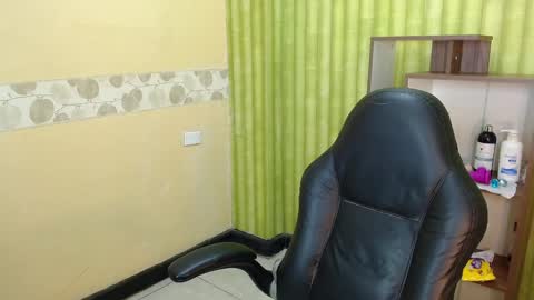 Snapshot of aaronbakers chatting on 02.13.25 im NiallDun online show from 02.13.25