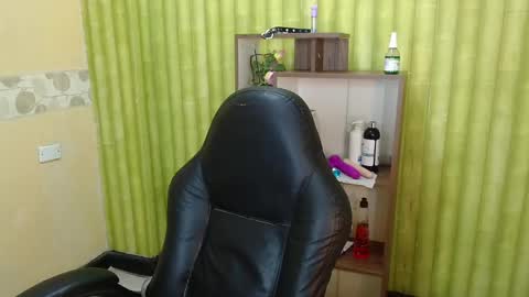 Snapshot of aaronbakers chatting on 02.18.25 im NiallDun online show from 02.18.25