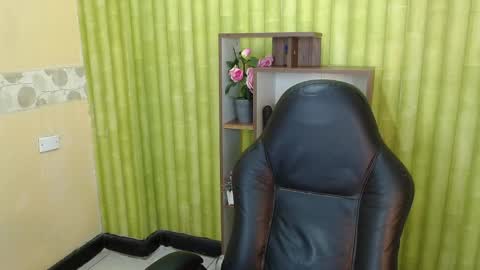 Snapshot of aaronbakers chatting on 02.27.25 im NiallDun online show from 02.27.25