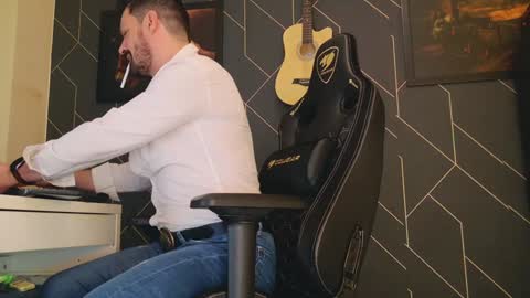 Snapshot of aaronbomer chatting on 02.02.25 Aaron online show from 02.02.25