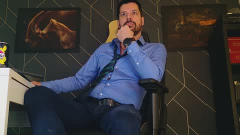 Snapshot of aaronbomer chatting on 02.05.25 Aaron online show from 02.05.25