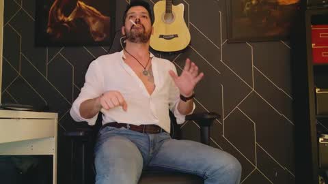 Snapshot of aaronbomer chatting on 02.07.25 Aaron online show from 02.07.25