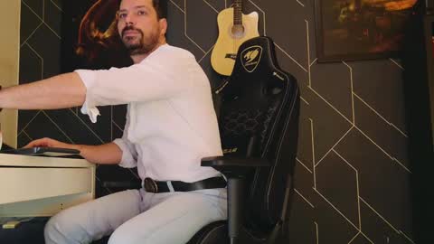 Snapshot of aaronbomer chatting on 02.10.25 Aaron online show from 02.10.25