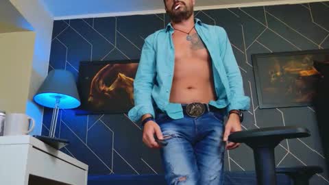 Snapshot of aaronbomer chatting on 09.18.25 Aaron online show from 09.18.25