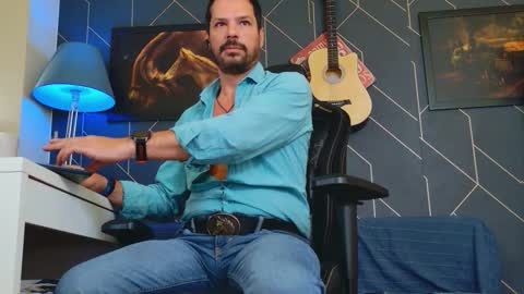 Snapshot of aaronbomer chatting on 09.20.25 Aaron online show from 09.20.25