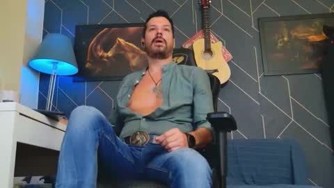 Snapshot of aaronbomer chatting on 09.23.25 Aaron online show from 09.23.25