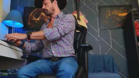 Snapshot of aaronbomer chatting on 09.30.25 Aaron online show from 09.30.25