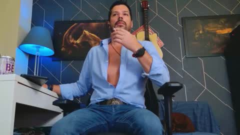 Snapshot of aaronbomer chatting on 10.02.25 Aaron online show from 10.02.25