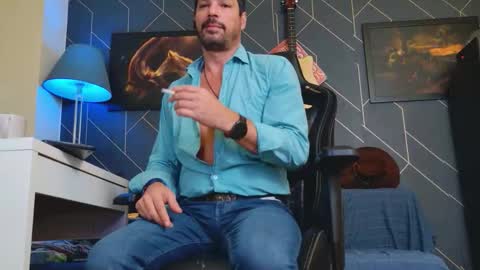 Snapshot of aaronbomer chatting on 10.04.25 Aaron online show from 10.04.25