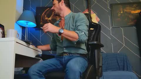 Snapshot of aaronbomer chatting on 10.06.25 Aaron online show from 10.06.25