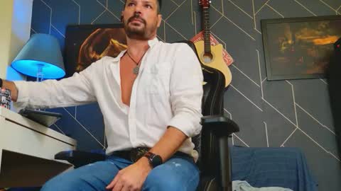 Snapshot of aaronbomer chatting on 10.11.25 Aaron online show from 10.11.25