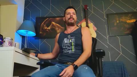 Snapshot of aaronbomer chatting on 10.12.25 Aaron online show from 10.12.25