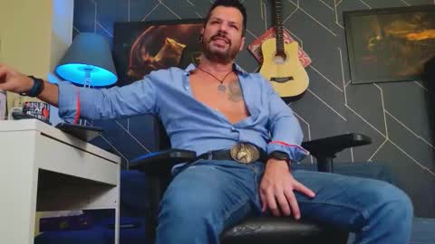 Snapshot of aaronbomer chatting on 10.21.25 Aaron online show from 10.21.25