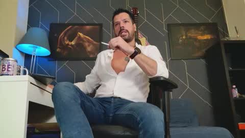 Snapshot of aaronbomer chatting on 10.24.25 Aaron online show from 10.24.25