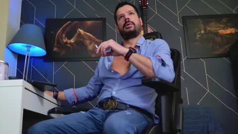 Snapshot of aaronbomer chatting on 10.27.25 Aaron online show from 10.27.25