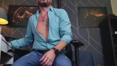 Snapshot of aaronbomer chatting on 11.05.25 Aaron online show from 11.05.25