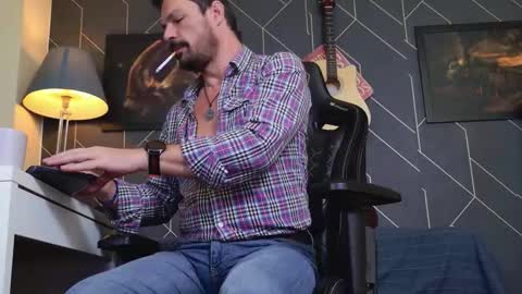 Snapshot of aaronbomer chatting on 11.14.25 Aaron online show from 11.14.25