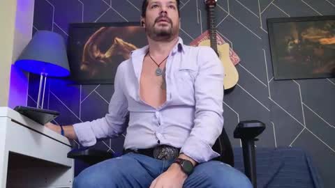 Snapshot of aaronbomer chatting on 11.17.25 Aaron online show from 11.17.25