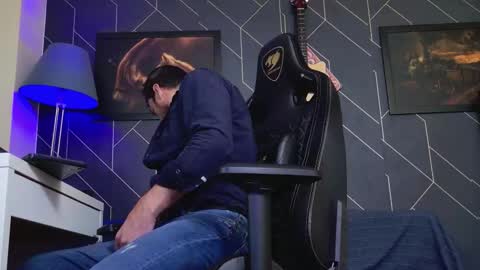 Snapshot of aaronbomer chatting on 11.19.25 Aaron online show from 11.19.25