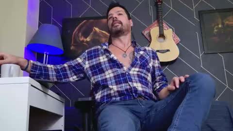 Snapshot of aaronbomer chatting on 11.20.25 Aaron online show from 11.20.25