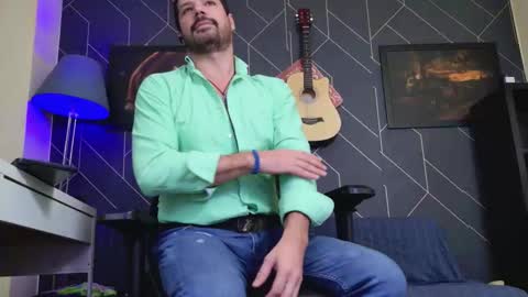 Snapshot of aaronbomer chatting on 11.28.25 Aaron online show from 11.28.25