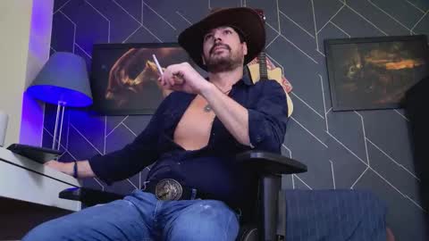 Snapshot of aaronbomer chatting on 11.29.25 Aaron online show from 11.29.25