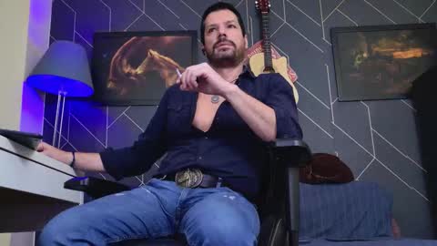 Snapshot of aaronbomer chatting on 11.30.25 Aaron online show from 11.30.25