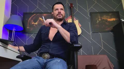 Snapshot of aaronbomer chatting on 12.04.25 Aaron online show from 12.04.25