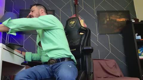 Snapshot of aaronbomer chatting on 12.05.25 Aaron online show from 12.05.25