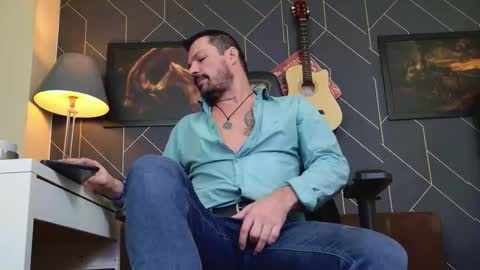 Snapshot of aaronbomer chatting on 12.18.25 Aaron online show from 12.18.25