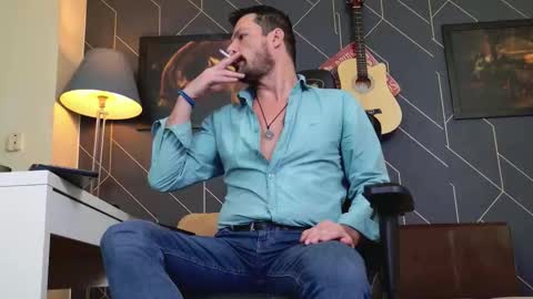 Snapshot of aaronbomer chatting on 12.21.25 Aaron online show from 12.21.25