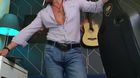 Snapshot of aaronbomer chatting on 03.07.26 Aaron online show from 03.07.26