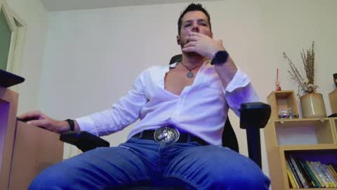 Snapshot of aaronbomer chatting on 04.10.26 Aaron online show from 04.10.26