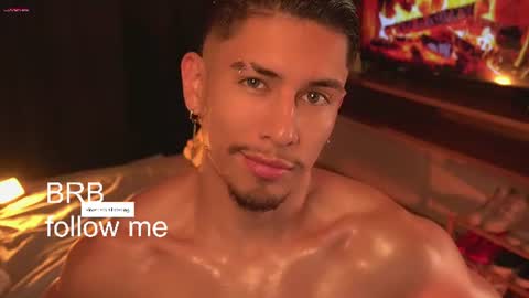 Snapshot of aaronfox_ chatting on 06.19.26 AARON online show from 06.19.26