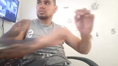 Snapshot of aaronhunter__ chatting on 01.04.25 ig aaron hunter123 online show from 01.04.25