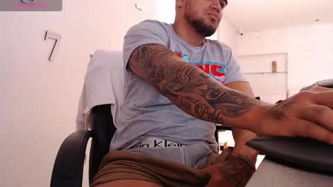 Snapshot of aaronhunter__ chatting on 03.08.25 ig aaron hunter123 online show from 03.08.25