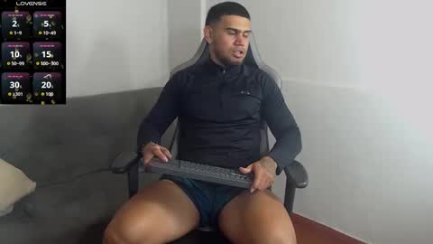 Snapshot of aaronhunter__ chatting on 10.10.25 ig aaron hunter123 online show from 10.10.25