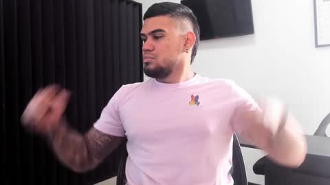 Snapshot of aaronhunter__ chatting on 02.11.26 ig aaron hunter123 online show from 02.11.26