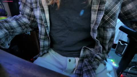 Snapshot of aaronskeetman chatting on 12.04.24 Aaron Skeetman online show from 12.04.24