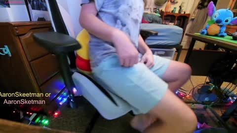 Snapshot of aaronskeetman chatting on 12.17.24 Aaron Skeetman online show from 12.17.24