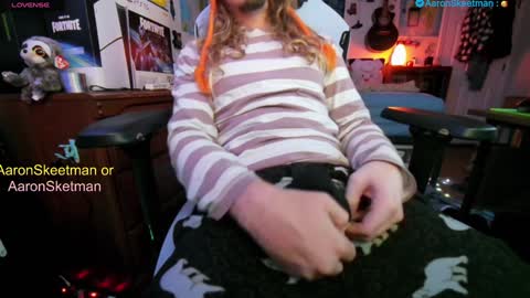 Snapshot of aaronskeetman chatting on 01.12.25 Aaron Skeetman online show from 01.12.25