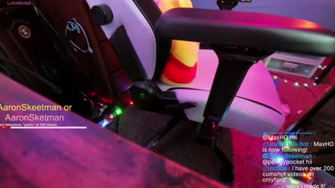 Snapshot of aaronskeetman chatting on 01.28.25 Aaron Skeetman online show from 01.28.25