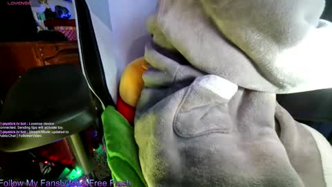 Snapshot of aaronskeetman chatting on 12.22.25 Aaron Skeetman online show from 12.22.25